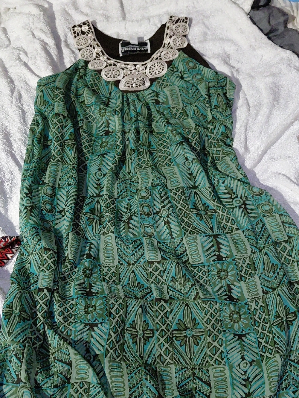 Women’s Green Patterned Midi Dress with Crochet Neckline
